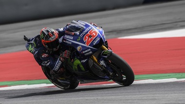 MotoGp Silverstone: Vinales avanti nelle prime libere, Rossi quinto