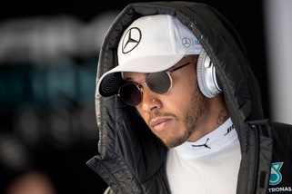 F1 Mercedes, Hamilton eguaglia Schumi: 68 pole in carriera