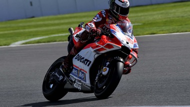 MotoGp Silverstone: Lorenzo vola nelle quarte libere, Rossi 9°