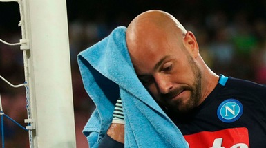 Napoli, fiato sospeso: il Psg chiama e Reina esce in lacrime dal San Paolo