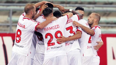 Serie B Bari, buona la prima. Cesena battuto 3-0 nel posticipo