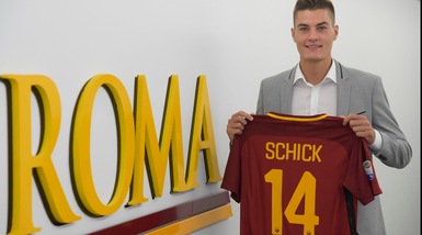 Roma, Schick a Trigoria: incontro con Di Francesco e foto con la maglia