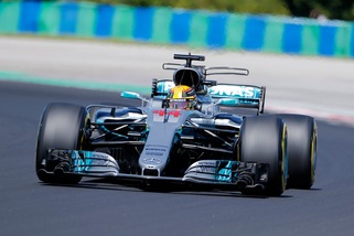 F1, Hamilton: «Voglio vincere e togliere il sorriso a Vettel»