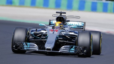 F1, Hamilton: «Voglio vincere e togliere il sorriso a Vettel»