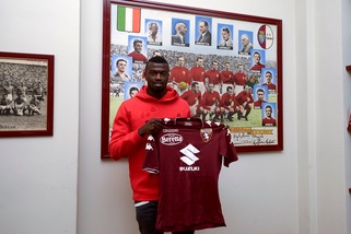 Torino, ecco Niang con la maglia granata