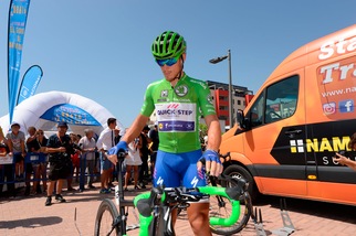 Vuelta, terza vittoria di Trentin. Moscon secondo