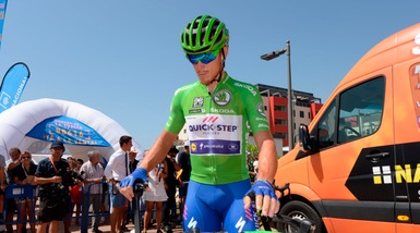 Vuelta, terza vittoria di Trentin. Moscon secondo