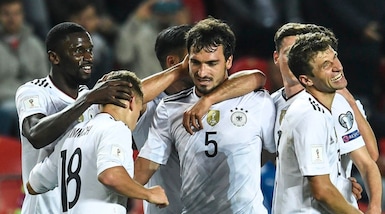 Hummels trascina la Germania in Repubblica Ceca