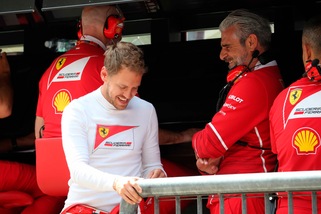 F1, Vettel: «Caro Hamilton, non mi toglierai il sorriso»