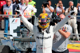 F1, Hamilton: «Per il mondiale c'è ancora tanta strada»