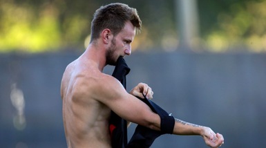 Rakitic, Juventus a rischio: il Barcellona studia alternative