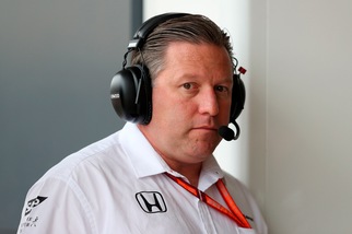 F1, dalla McLaren: «Alonso resta con il motore Renault»