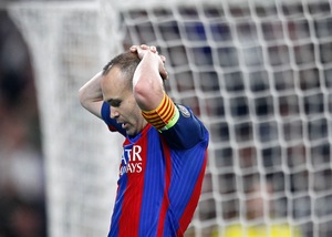 Calciomercato Barcellona, Iniesta smentisce Bartomeu: «Nessun accordo per il rinnovo»