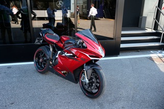 F1, Hamilton si conferma designer: nuovo accordo con MV Agusta