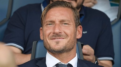 Totti studia da allenatore: dal 18 settembre corso base a Trigoria