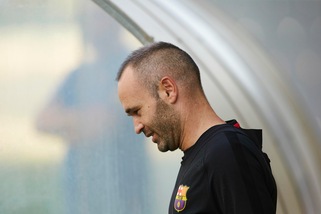 Juventus, il papà di Iniesta: «Andrés non vestirà maglie diverse dal Barcellona»