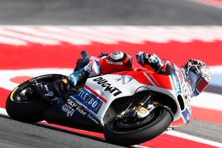 Vince Marquez, ma la Rossa di Dovizioso c'è. L'Italia tifa per lui