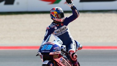 Moto3, brividi per Martin: un'auto lo investe in allenamento