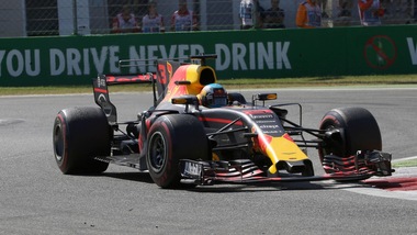 F1, Gp Singapore: a Ricciardo le prime libere, poi Vettel