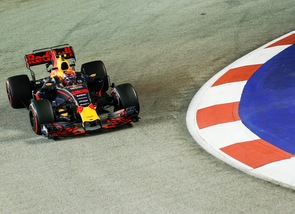 F1, Gp Singapore: Verstappen più veloce, poi Vettel