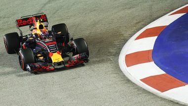 F1, Gp Singapore: Verstappen più veloce, poi Vettel