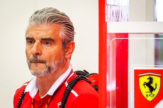 F1 Singapore, Arrivabene: «Piedi per terra perché la gara è domani»