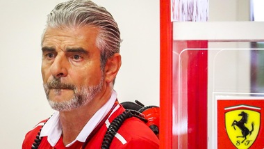 F1 Singapore, Arrivabene: «Piedi per terra perché la gara è domani»