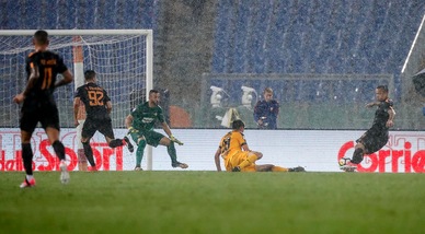 Serie A, Roma-Verona 3-0: gol di Nainggolan e doppietta di Dzeko