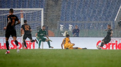 Serie A, Roma-Verona 3-0: gol di Nainggolan e doppietta di Dzeko