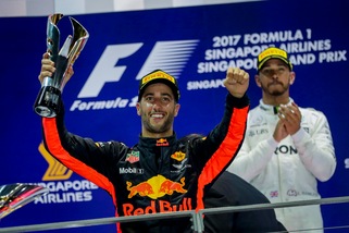 F1 Gp Singapore, Ricciardo: «Ne aveva di più la Mercedes»