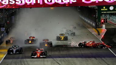 F1, Gp Singapore: incidente al via, nessuna sazione per i piloti