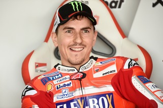 MotoGp, Lorenzo: «Aspetto di correre sulla pista asciutta»
