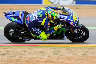 MotoGp Aragon, Rossi: «Non sento troppo male»