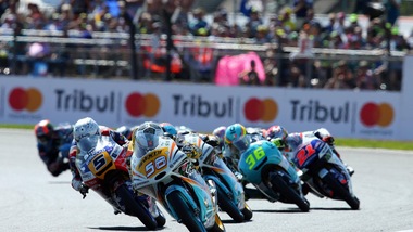 Moto3, Martin conquista la pole