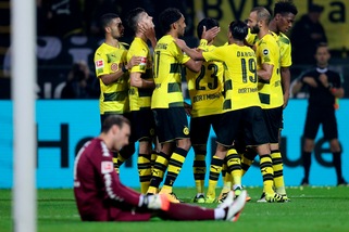 Bundesliga, il Dortmund vince 6-1 e vola solo in testa