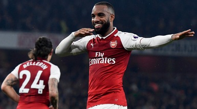 Premier League, Arsenal ok con Lacazette. E Barry supera Giggs...