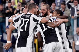 Champions League, Juventus-Olympiacos 2-0: risolvono Higuain e Mandzukic