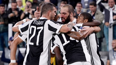Champions League, Juventus-Olympiacos 2-0: risolvono Higuain e Mandzukic