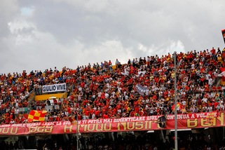 Serie A Benevento, "diktat" dei tifosi: «No ai vessilli dell'Inter in curva»