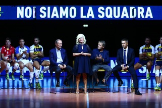 Modena presenta la nuova squadra. E' bagno di folla e buoni propositi