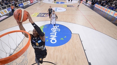 Sutton stende Bologna, Trento vince in rimonta