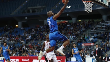 Landry sbanca Pesaro, Milano passa a Cremona