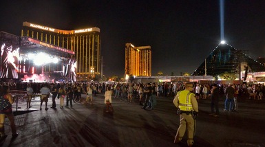 Las Vegas, spari durante il concerto: 50 morti e 400 feriti