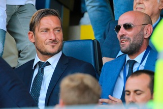 Totti rinuncia al corso da allenatore: Perrotta al suo posto