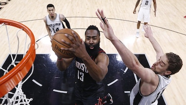 NBA, scintille tra McHale e Harden; Il Barba: "E' un pagliaccio"