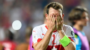 Delusione Lichtsteiner: la sua Svizzera ko con il Portogallo e ai play off