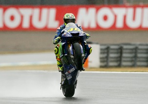 MotoGp Yamaha, Rossi cade nelle libere ma è tutto ok