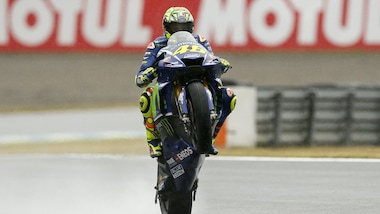 MotoGp Yamaha, Rossi cade nelle libere ma è tutto ok