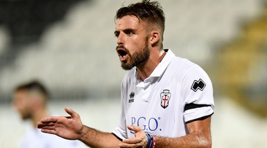 Serie B, la Pro Vercelli beffa il Bari. Colpo Novara. Frosinone-Palermo 0-0