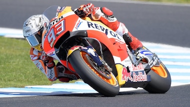 MotoGp Australia: Marquez va in pole, Rossi è settimo